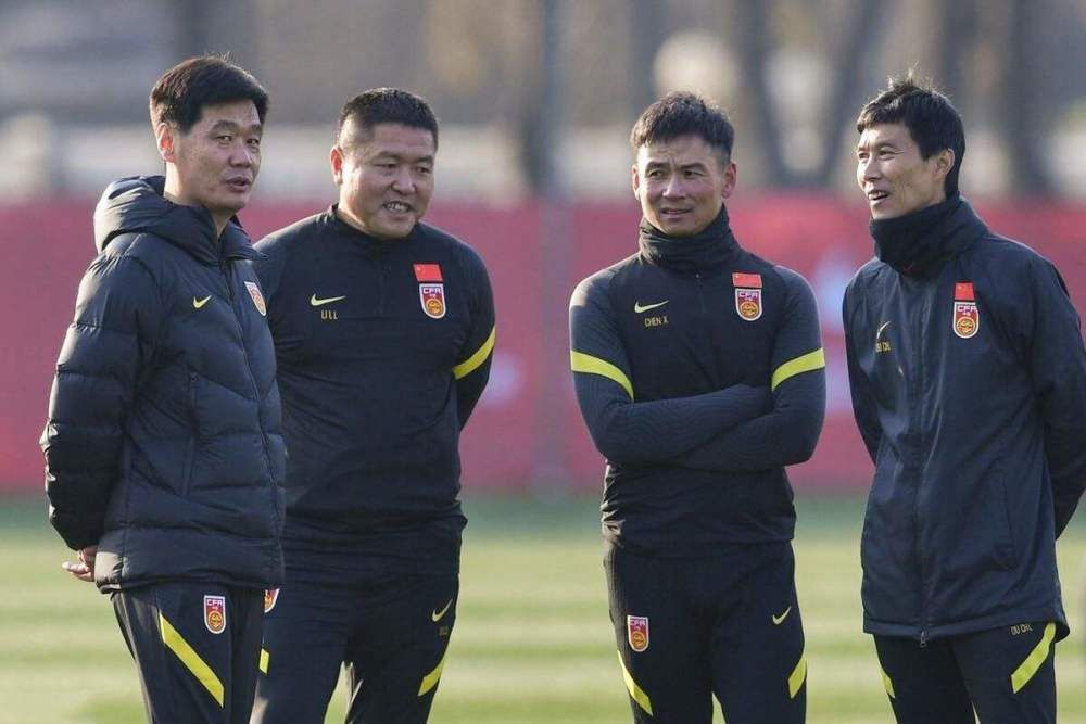 只是，她不该在孩子这件事上，欺骗他。